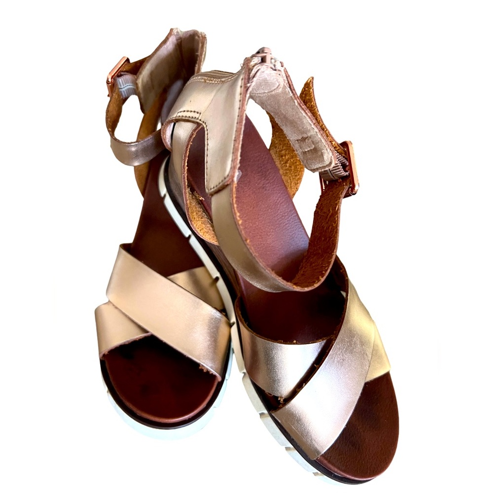 Mia rose gold metallic leather wedge. Size 9.5